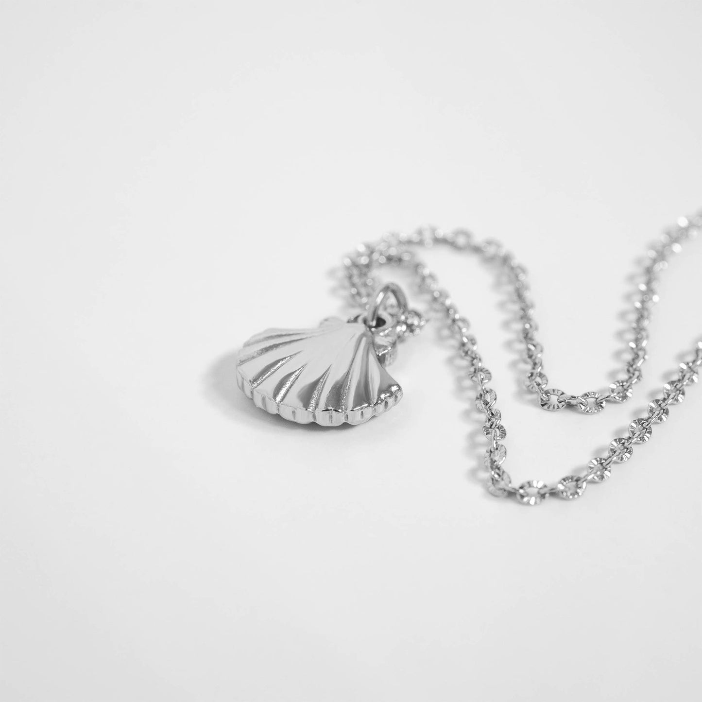 18K Gold PVD Stainless Steel Clam Shell Charm