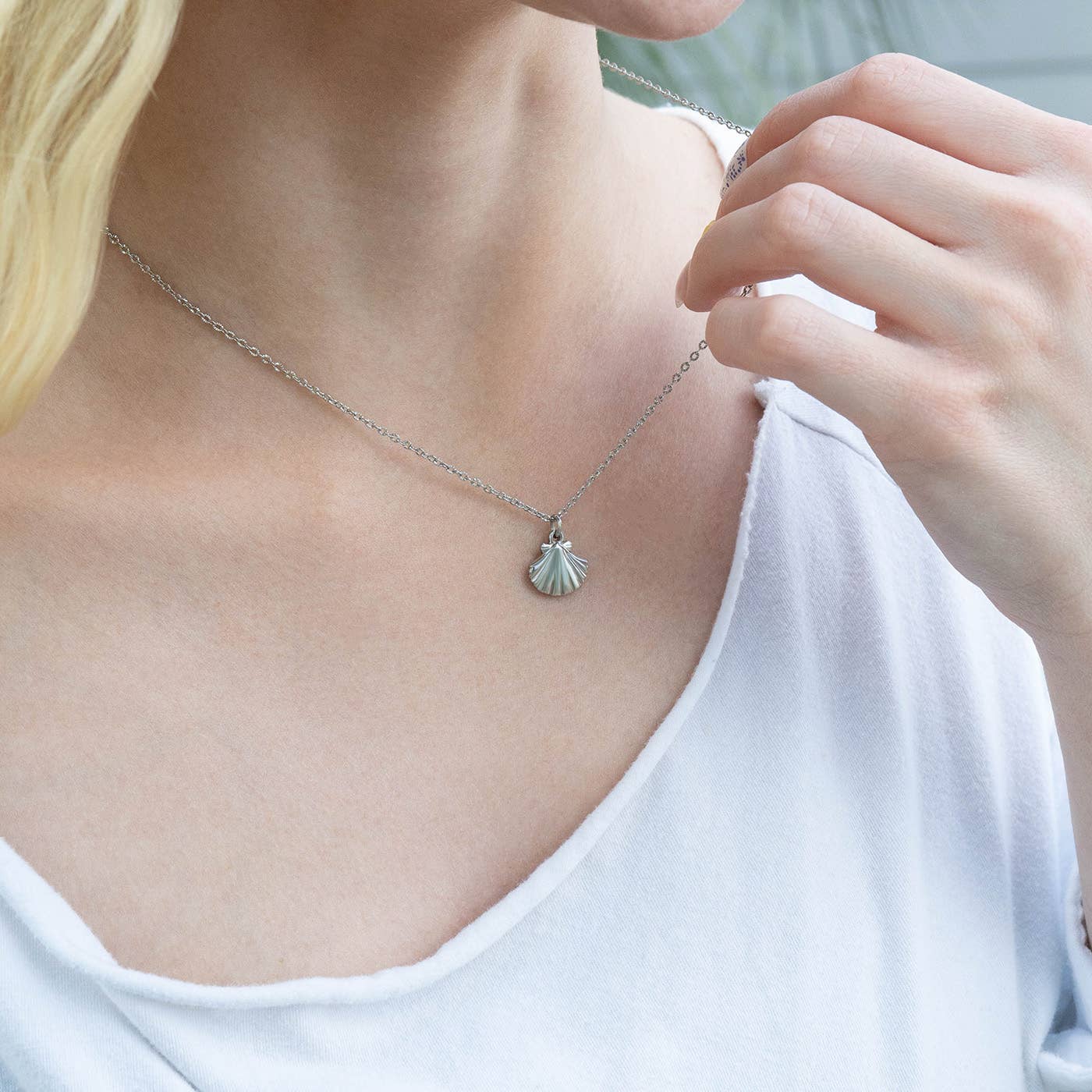 18K Gold PVD Stainless Steel Clam Shell Charm