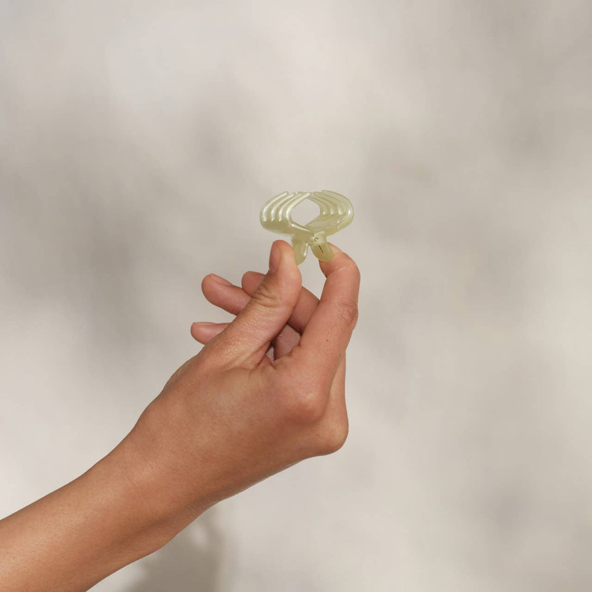 Mini Jelly Cloud Clips 8pc Set - Pearlized Cream & Butter Yellow