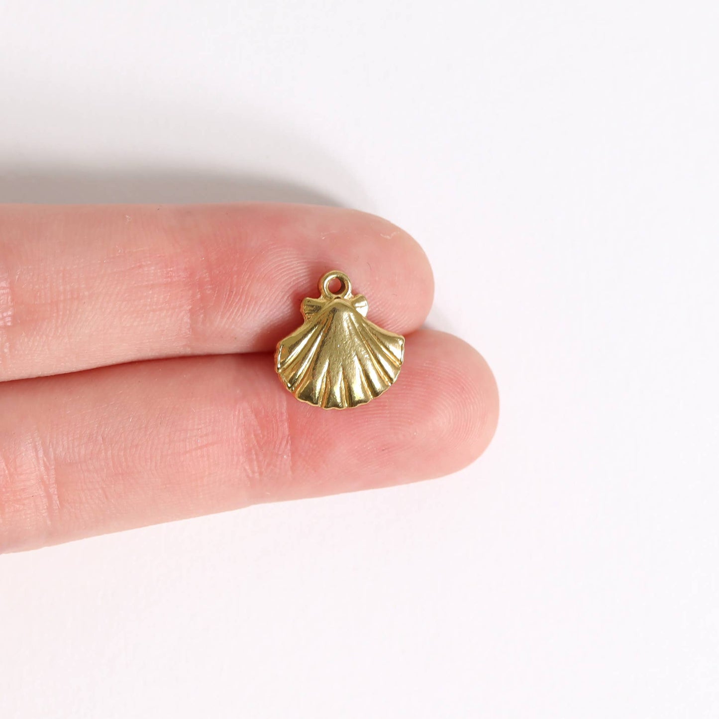 18K Gold PVD Stainless Steel Clam Shell Charm
